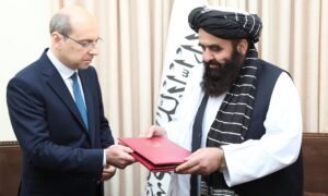 The Afghan Foreign Ministry announced late Thursday that Dmitry Zhirnov, the Russian Ambassador to Kabul, formally conveyed the decision of the Russian government during a meeting with Acting Foreign Minister Amir Khan Muttaqi, stating that Moscow officially recognizes the Islamic Emirate of Afghanistan (IEA).