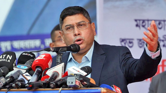 Chief of Army Staff General Waker-Uz-Zaman speaks at the Janmashtami procession at the Dhakeshwari Temple in the capital, on 16 August, 2025. Photo: Focus Bangla