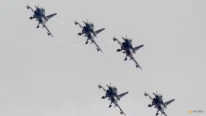 J-10 fighter jets from the August 1st Aerobatics Team of the People's Liberation Army Air Force perform during the 10th China International Aviation and Aerospace Exhibition in Zhuhai, Guangdong province, on Nov 11, 2014. (File photo: Reuters/Alex Lee)
