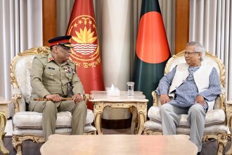 Visiting chairman of Pakistan’s Joint Chiefs of Staff Committee General Sahir Shamshad Mirza paid a courtesy call on Bangladesh interim government chief adviser Professor Muhammad Yunus at the State Guest House Jamuna in Dhaka on Saturday.
