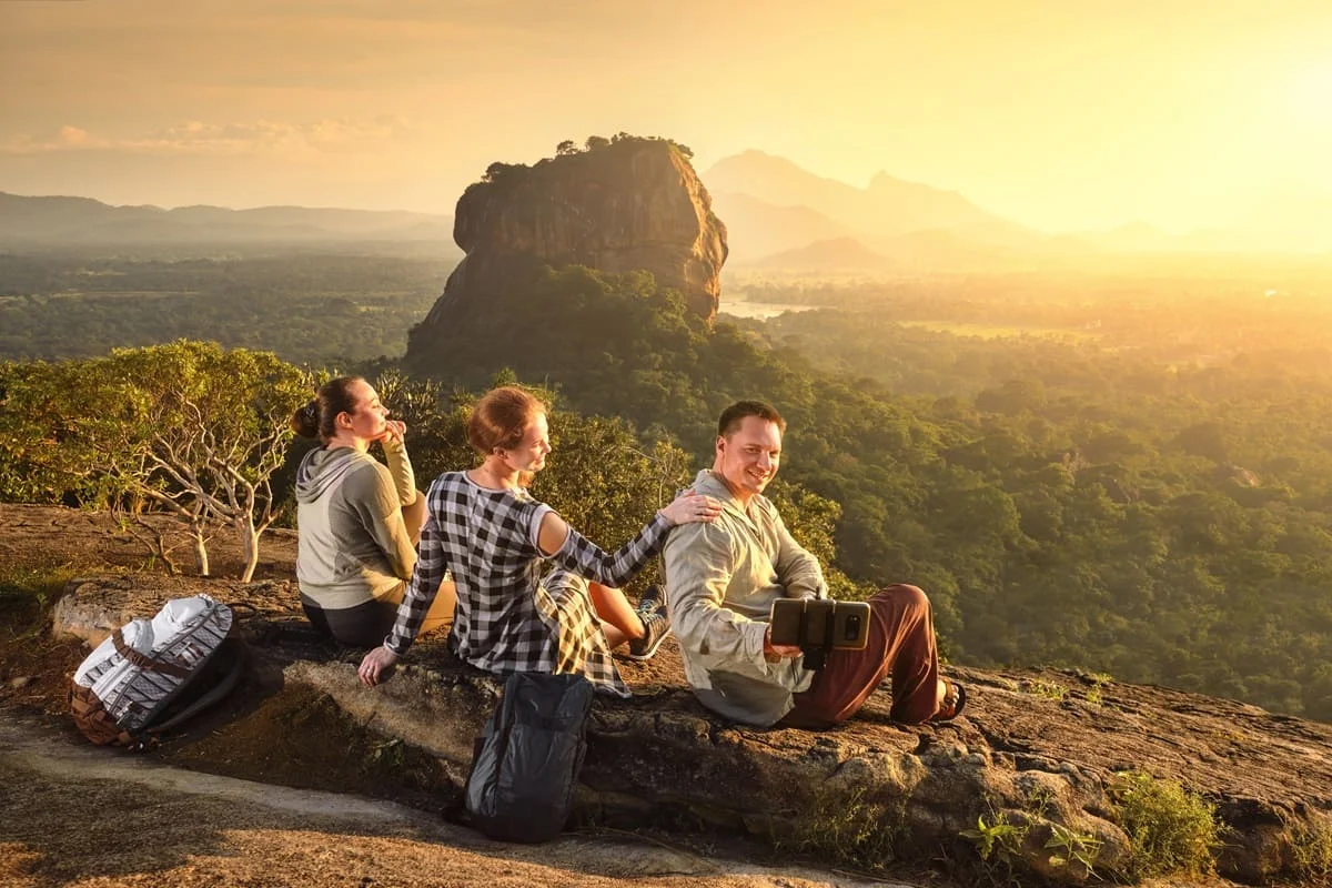 As the tourist season approaches, the Sri Lankan government is stepping up its efforts to strengthen infrastructure and simplify entry procedures. Among the top priorities are the streamlining of the Electronic Travel Authorization (ETA) system and the improvement of passenger services at airports to ensure a smoother arrival experience.