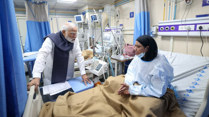 India's Prime Minister Narendra Modi speaks with a woman, who was injured in an explosion near the historic Red Fort in the old quarters of Delhi on Monday, at LNJP Hospital in New Delhi, India, November 12, 2025. Photo: India's Press Information Bureau/Handout via REUTERS
