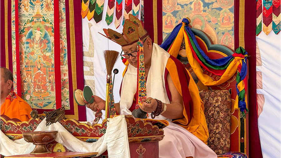 Dorji Lopen presides over National Kurim in Gelephu for smooth progress of GMC