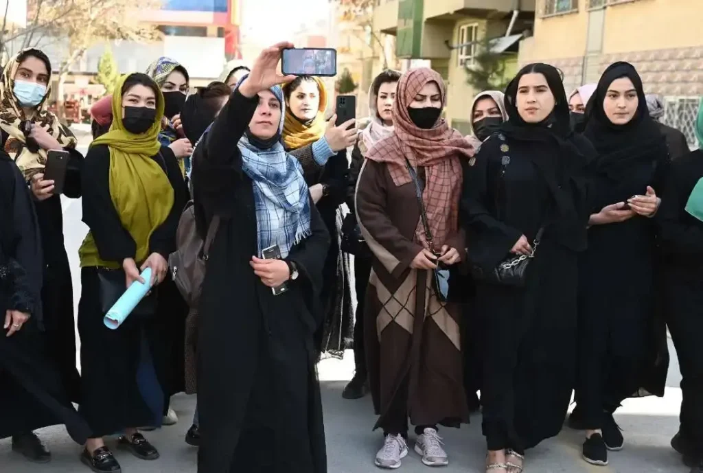 Female university students were stopped by Taliban security personnel in Kabul