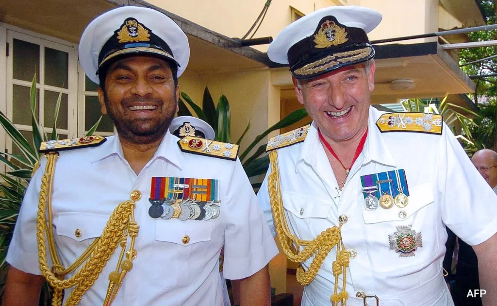 Sri Lankan Navy Commander Wasantha Karannagoda (L) and British Royal Navy Admiral Jonathon Band (R).