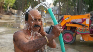 An Indian worker tries to cool off on a hot day in Prayagraj, northern Uttar Pradesh state. Photo: AP