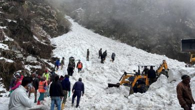 Rescue team members search for survivors after an avalanche in the northeastern state of Sikkim, India, April 4, 2023. Indian Ministry of Defence/Handout via REUTERS