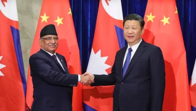 Chinese President Xi Jinping (R) shakes hands with Nepalese Prime Minister Pushpa Kamal Dahal (L)