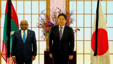 The Japanese Foreign Minister Hayashi Yoshimasa and Maldivian Foreign Minister Abdulla Shahid.