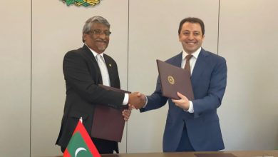 Minister of State for Foreign Affairs on Maldives, Ahmed Khaleel (L), and Deputy Foreign Minister of Azerbaijan, Elnur Mammadov (R) sign an MOU on July 7, 2023. (Photo/Foreign Ministry)