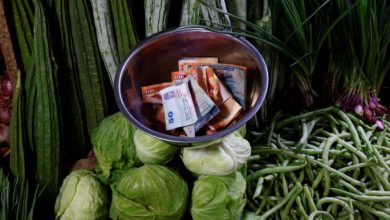 Sri Lankan rupees are seen in a bowl at a vegetable vendor's shop amid the rampant food inflation, amid Sri Lanka's economic crisis, in Colombo, Sri Lanka, July 29 , 2022. REUTERS/Kim Kyung-Hoon