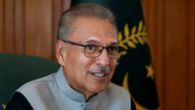 Pakistan's President Arif Alvi speaks with Reuters in an interview after Pakistan's presidency was recognized as the world's first presidential secretariat running on clean energy, in Islamabad, Pakistan October 27, 2021. REUTERS/Saiyna Bashir/File photo