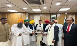 A team of Sikh and Christian leaders led by PSGPC President Sardar Amir Singh met (Aug 18) the Chief Justice of Pakistan (CJP)