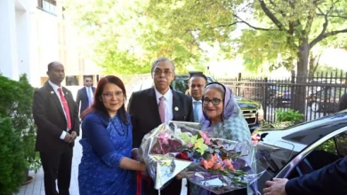 Prime Minister Sheikh Hasina (R) is received with a bouquet of flowers on her arrival at Bangladesh's mission in Washington, DC, US, on Wednesday, September 27, 2023. Photo: Courtesy