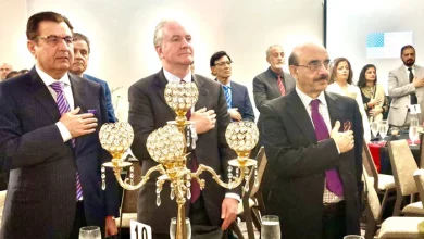 US Senator Chris Van Hollen (centre) stands beside Pakistan's Ambassador to the US Masood Khan (right) during the annual meeting and gala dinner of the DMV chapter of the Association of Pakistani Physicians of North America on September 9, 2023. — Twitter/@PakinUSA