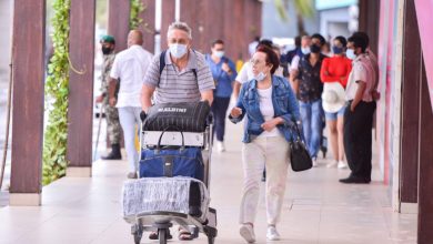 Tourists at Velana International Airport. (Sun Photo/Fayaz Moosa)