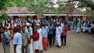 5 people die of heatstroke while voting in India