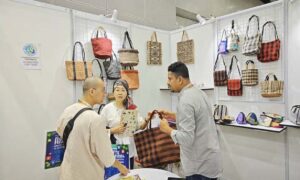 Bangladeshi products have created a response at the 'Gift Fair' in Malaysia