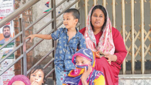 Tamanna Begum waits with her son Jisan on Dhaka’s Chief Metropolitan Magistrate court premises to see her husband, Ruel, who has been arrested for allegedly participating in the recent vandalism of the BTV centre. The photo was taken on Saturday. Photo: Mehedi Hasan