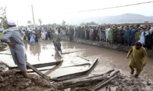 Heavy rains and thunderstorms have killed at least 35 people in eastern Afghanistan. More than two hundred people were injured in this incident.

The head of the country's information and culture department, Quraishi Badloon, said that 35 people died in some districts of Jalalabad and Nangarhar provinces due to heavy storms and rain on Monday evening. Apart from this, 230 more people were injured. It is feared that the number of casualties may increase in this incident.

Earlier, hundreds of people lost their lives in flash floods in Afghanistan last May. At that time, agricultural land in many parts of the country was flooded.

Incidentally, last May, more than four hundred people lost their lives due to sudden floods in the country.

Notably, the United Nations has placed Afghanistan at the top of the list of countries most at risk from climate change. The country is regularly hit by natural calamities.

In 2021, the Taliban seized power by overthrowing the internationally recognized government through a military coup. Since then, all international development agencies have withdrawn funding from the country. The country does not receive relief aid as before. As a result, the Afghan economy collapsed. In the next few years, the situation in the country worsened.