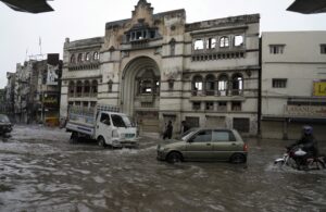 Death toll rises to 341 in heavy rains in Pakistan