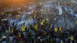 Pakistanis protesting Hezbollah leader's killing clash with Karachi police