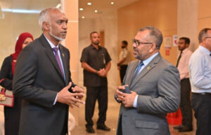 President Dr. Mohamed Muizzu (L) with the Minister of Finance Moosa Zameer. (Photo: President's Office)