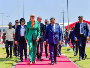 Governor-General of Australia Samantha Joy Mostyn is warmly received by Sri Lankan Foreign Affairs, Foreign Employment, and Tourism Minister Vijitha Herath upon her arrival at Bandaranaike International Airport (BIA) in Colombo for a three-day official visit, aimed at strengthening bilateral relations and development cooperation between Australia and Sri Lanka.