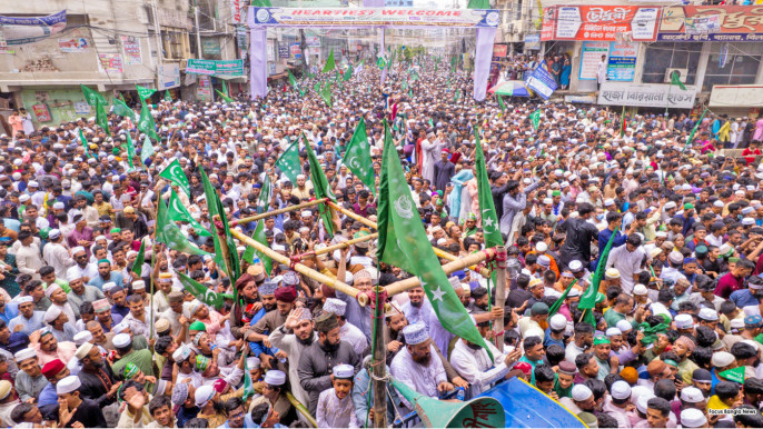 Two participants died in stampedes while several others were injured after a bridge collapsed during an Eid-e-Miladunnabi procession, called Jashn-e-Julus, in Chattogram’s Muradpur on 6 September, 2025. Photo: Mohammad Minhaj Uddin