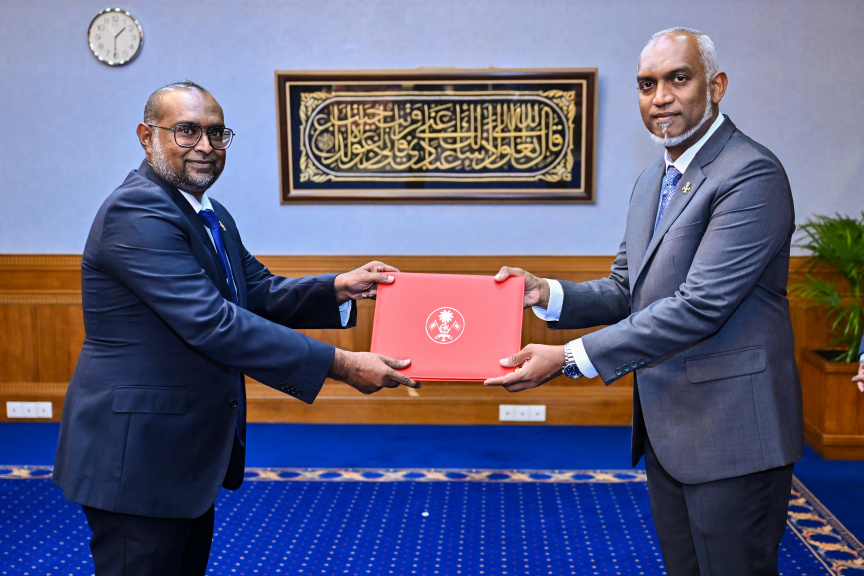 President Dr. Mohamed Muizzu appoints Civil Service Commission (CSC)’s president Uz. Mohamed Mujthaz to the Judicial Service Commission (JSC) on September 16, 2025. (Photo/President's Office)