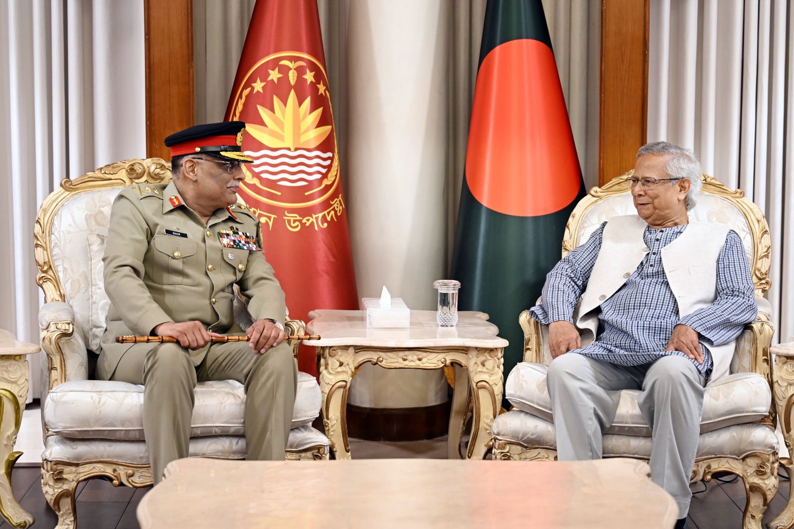 Visiting chairman of Pakistan’s Joint Chiefs of Staff Committee General Sahir Shamshad Mirza paid a courtesy call on Bangladesh interim government chief adviser Professor Muhammad Yunus at the State Guest House Jamuna in Dhaka on Saturday.