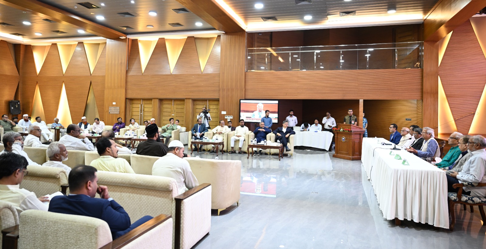 Chief Adviser Muhammad Yunus speaks at the National Consensus Commission's emergency meeting with political parties on 15 October 2025. Photo: CA Press Wing