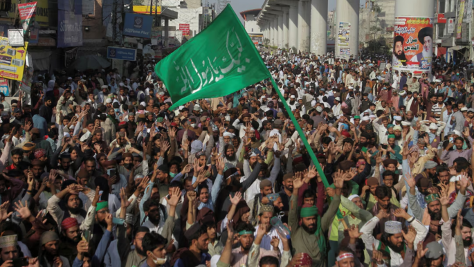 Supporters of the banned Islamist political party Tehrik-e-Labaik Pakistan (TLP) chant slogans demandig the release of their leader and the expulsion of the French ambassador over cartoons depicting the Prophet Mohammed, during a protest rally in Lahore, Pakistan, October 22, 2021. Photo: REUTERS