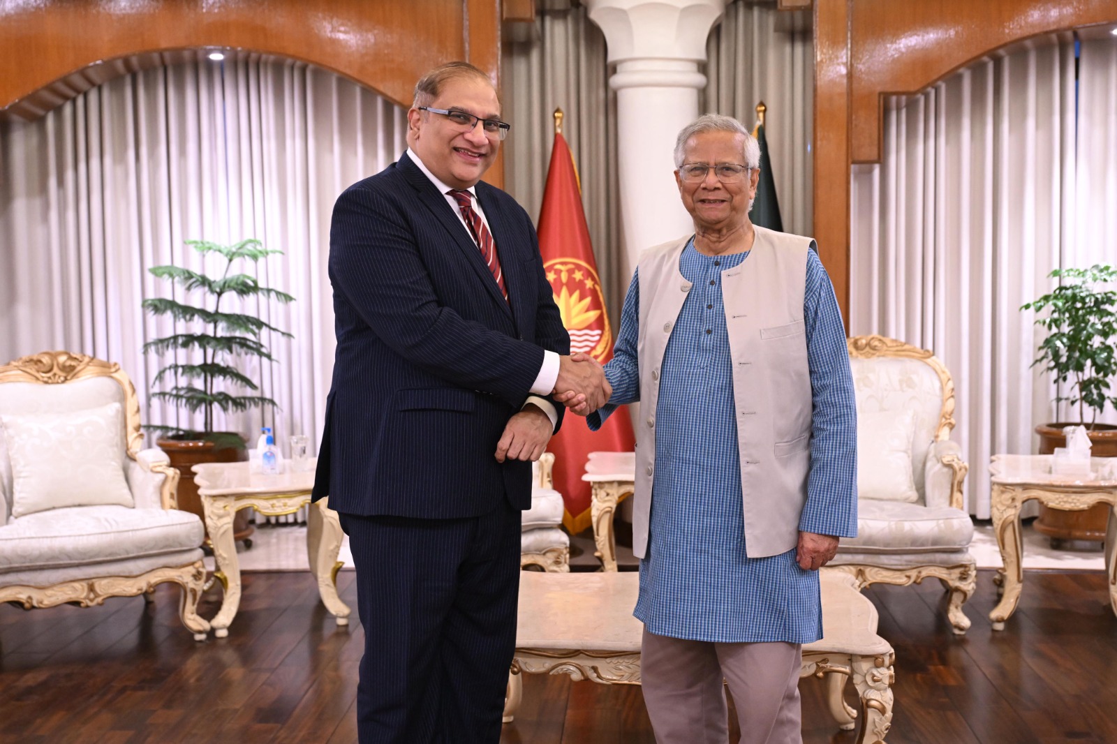 Pakistan High Commissioner Imran Haider pays a courtesy call on Chief Adviser Muhammad Yunus at the State Guest House Jamuna in Dhaka on 28 December 2025. Photo: CA Press Wing
