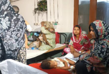 Guardians attend to measles-infected children at Sher-e-Bangla Medical College Hospital in Barishal amid a surge in cases. Photo: TBS