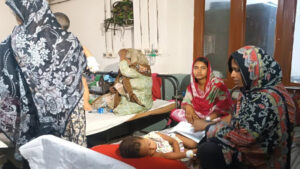 Guardians attend to measles-infected children at Sher-e-Bangla Medical College Hospital in Barishal amid a surge in cases. Photo: TBS