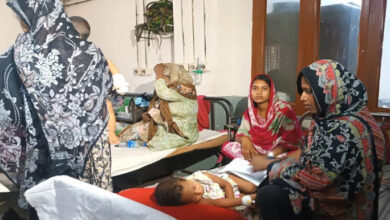 Guardians attend to measles-infected children at Sher-e-Bangla Medical College Hospital in Barishal amid a surge in cases. Photo: TBS