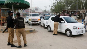 Police officers check vehicles as a security measure, following exchanges of fire between Pakistani and Afghan forces, along a road leading to the airport in Karachi, Pakistan, February 28, 2026. Photo: REUTERS/Asim Hafeez/File Photo
